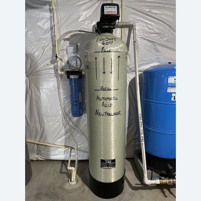 EcoSoft 6.0 cubic foot automatic acid neutralizer with a Goulds well pressure tank