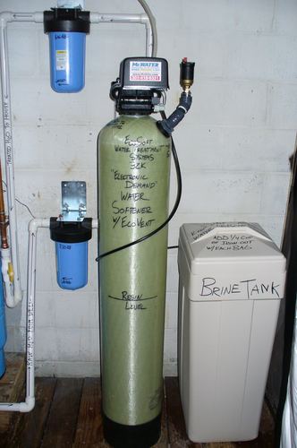 EcoSoft 32K water softener with a brine tank and whole-house filter