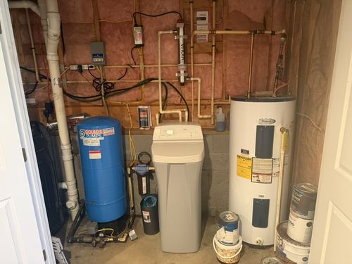 EcoSoft 32K water softener with a brine tank