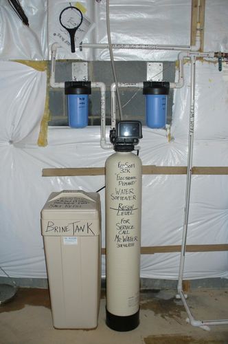 EcoSoft acid neutralizer with a solution tank and brine tank installed together
