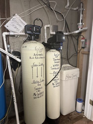 EcoSoft acid neutralizer and 32K water softener with a brine tank