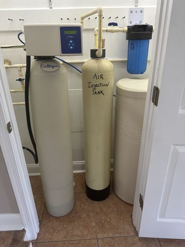 Culligan water softener with an air injection tank