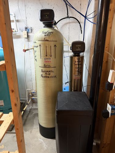 EcoSoft acid neutralizer and 32K water softener with a brine tank