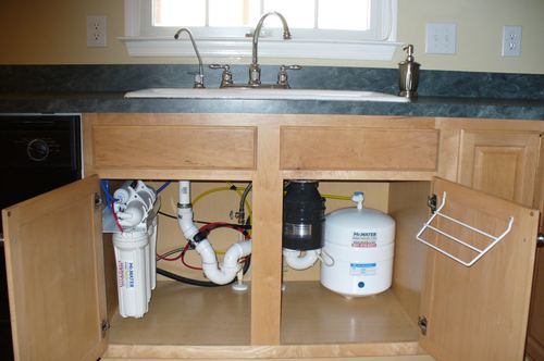 Reverse osmosis system installed under a kitchen sink