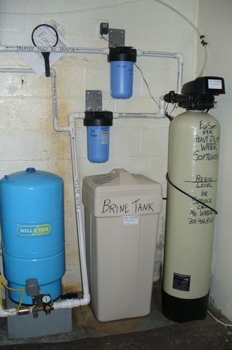 EcoSoft 64K heavy duty water softener with dual whole-house filters and a brine tank