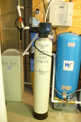 EcoSoft 32K water softener with dual whole-house filters, a pressure tank, and brine tank