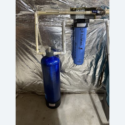 Air injection tank with a Pentair Big Blue whole-house filter mounted in a crawlspace